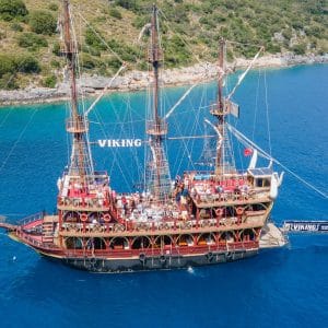 Kelebekler Vadisi Korsan Tekne Turu