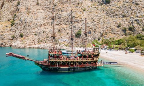 Kelebekler-Vadisi-Korsan-Tekne-Turu (1)